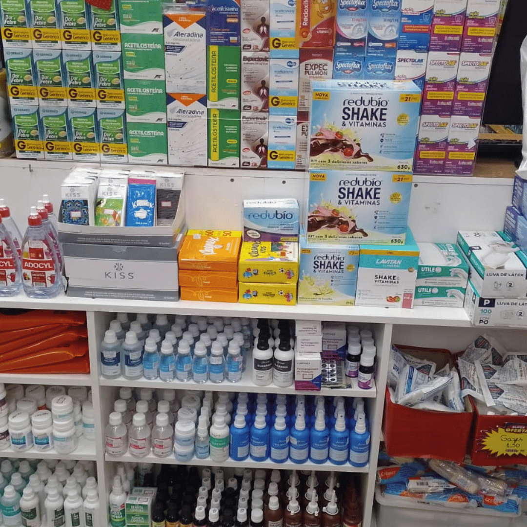 Corredor com ampla variedade de produtos de saúde e bem-estar